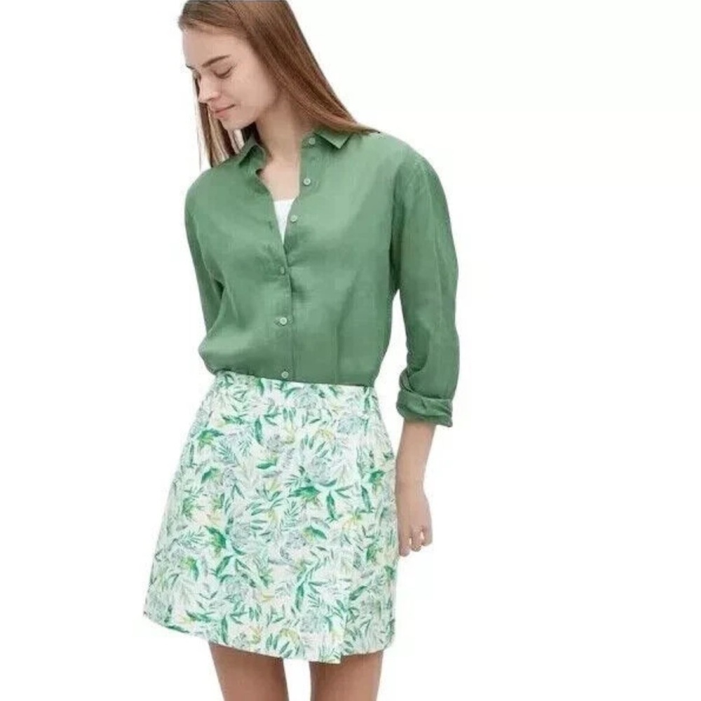 Ellen Tracy White and Green tropical skort